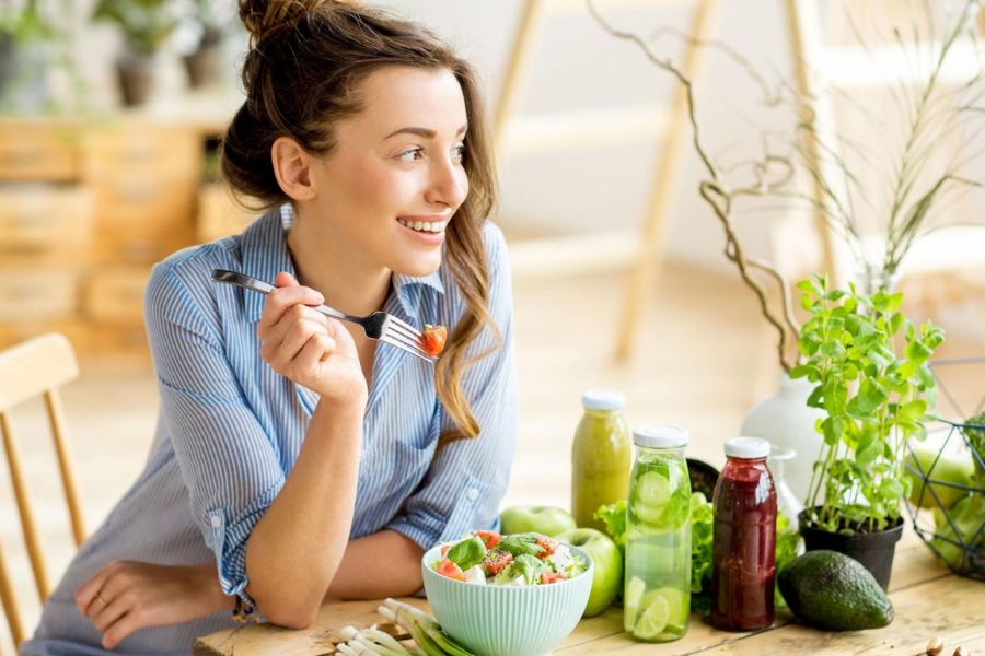 Chế độ ăn uống lành mạnh là phương pháp hiệu quả để khắc phục tình trạng trào ngược dạ dày gây mệt mỏi