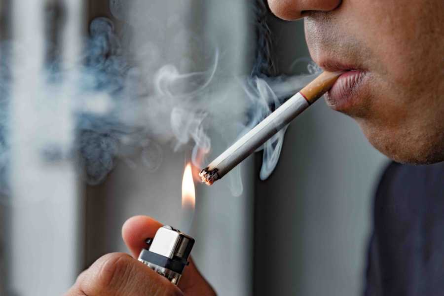 Hút thuốc lá thường xuyên làm tăng nguy cơ mắc các bệnh về thực quản