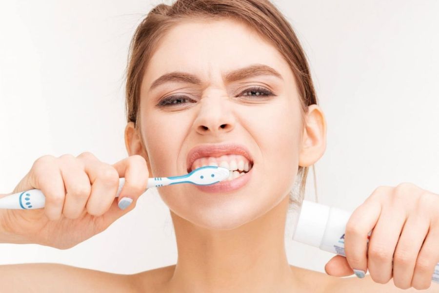 Không sử dụng các loại nước súc miệng có chất tẩy rửa mạnh
