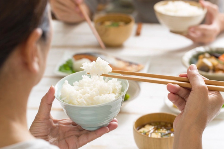 Mẹ bầu mới sinh nên ăn tinh bột để có nhiều sữa cho con