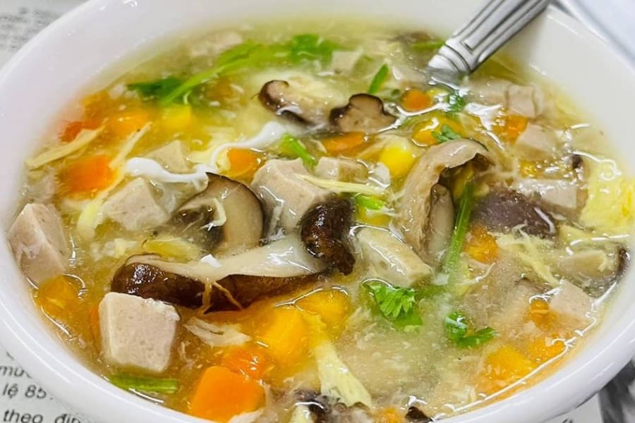 Mẹ mới sinh mổ nên ăn gì? Mẹ nên ăn thức ăn mềm, dễ tiêu