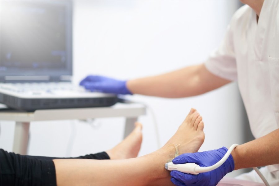 Siêu âm khớp cổ chân hỗ trợ phát hiện tràn dịch khớp