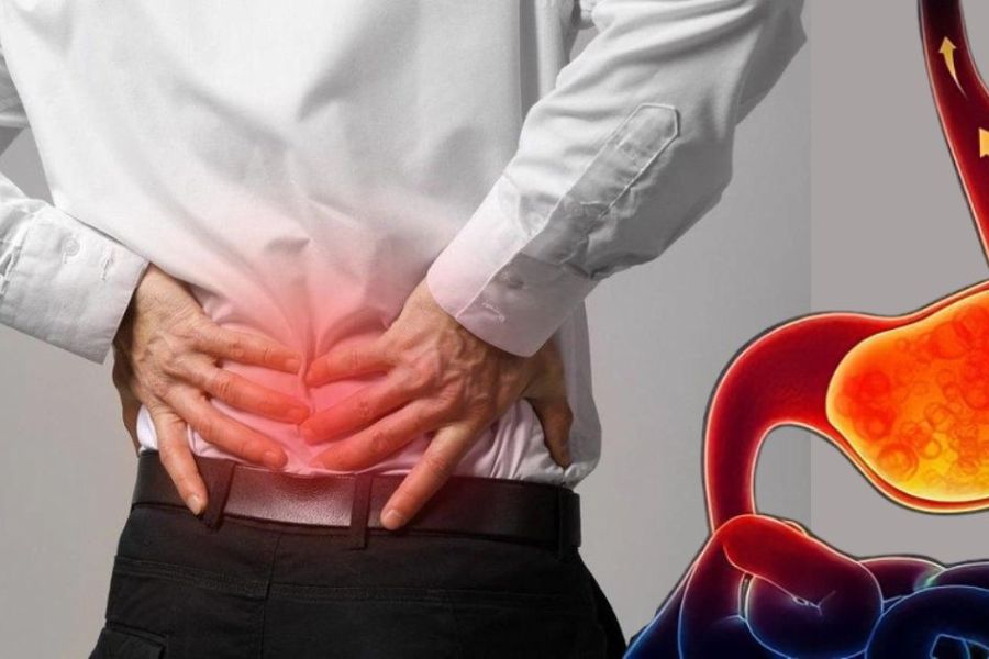 Ngủ sai tư thế hoặc nôn nhiều cũng làm bạn bị đau lưng khi trào ngược dạ dày