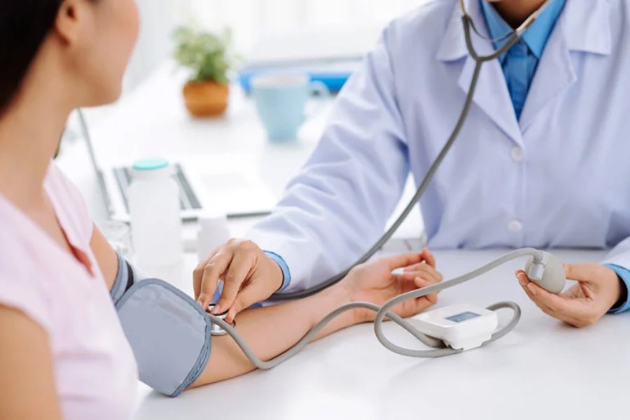 Kiểm tra sức khỏe định kỳ để theo dõi sự phát triển của khối u