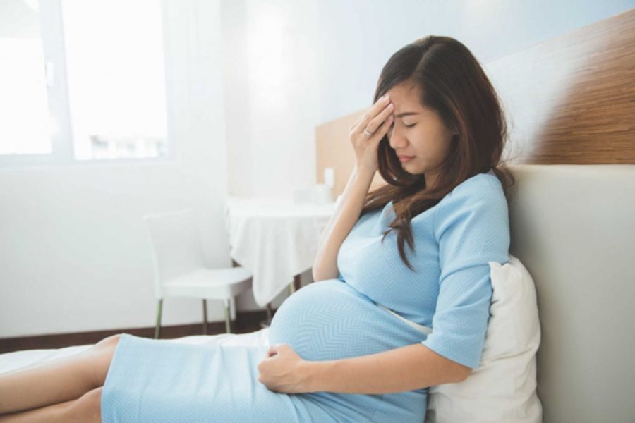 Thay đổi nội tiết tố làm bà bầu xì hơi nhiều khi mới mang thai