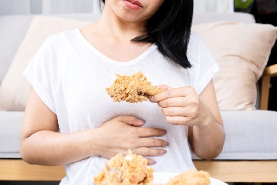 Không ăn các thực phẩm khó tiêu, dễ gây đầy bụng