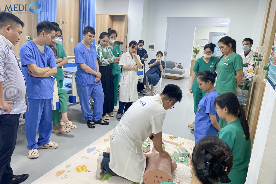 Mediplus Nam Định đào tạo cấp cứu ngừng tuần hoàn