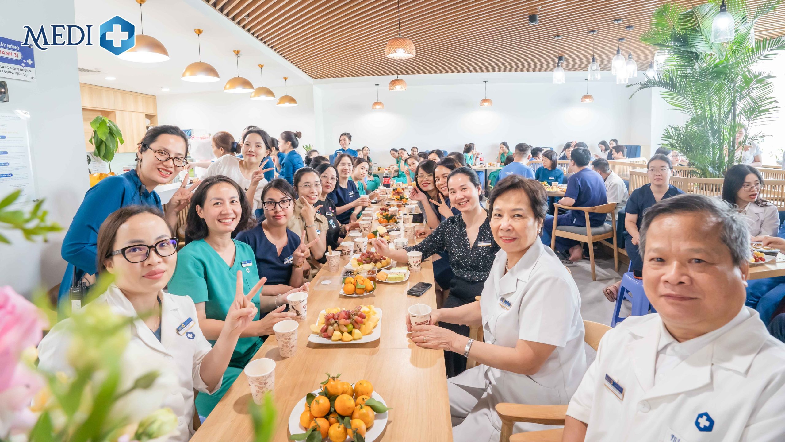 Mediplus rực rỡ sắc hoa chúc mừng ngày Phụ nữ Việt Nam 20/10