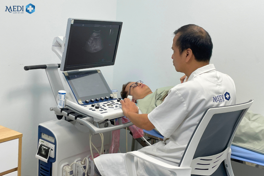 Khách hàng khám sức khỏe tổng quát trải nghiệm siêu âm màu 4D tại Mediplus Nam Định